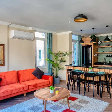 Renovated Unique Next To Cleopatra Apartment *